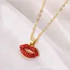 Collar Colgante Labio Rojo de Moda Cdd con Diseño de Diamante Completo, Cadena para Clavícula Sexy Personalizada, Estilo Lujoso y Sencillo, Directo de la Fábrica Fuente