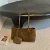 Bolso de mano retro de gamuza estilo coreano de gran capacidad para mujer, 2026 nuevo de moda simple versátil para hombro o axila