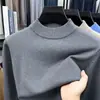 Novo suéter masculino de outono e inverno, cor sólida, antipilling, suéter de lã de malha fina, manga longa, gola alta meia-altura, vestuário masculino