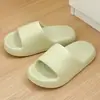 Pantuflas con Sensación de Pisar Heces para Mujer, Nuevo Modelo Verano 2026, Sandalias de Eva Antideslizantes Anti-Olor para Interiores, Estilo Masculino para Uso en Exteriores, Diseño Simple
