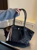 Bolso de mano de moda versátil transfronterizo, bolsa plisada de gran capacidad para mujer, nueva colección otoño 2026, bolso tote retro, bolso de hombro