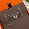 Colar com Letra H Nariz de Porco Pequeno Q para Mulheres, H Dourado V Estilo de Nicho de Luxo de Ponta para Mulheres Fecho OT, Não Desbota, Popular Online