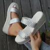 Pantuflas de Tacón de Cuña de Talla Grande para Mujer de Comercio Exterior Europeo y Americano 2026 Verano Nueva Moda Zapatos Cómodos de Suela Gruesa Zapatos de Tacón Alto Venta al por Mayor