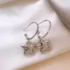 Pendientes de Aro en C de Estrella de Circonita Plateada para Mujer Estilo Coreano Nicho Único Temperamento Pendientes de Botón Lujo Ligero Gama Alta Versátiles Accesorios para Pendientes