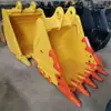 Cubo de 0.5-1 metro cúbico, los dientes y la base del cucharón se combinan para varios tipos de accesorios de excavadora utilizados en trabajos de tierra, excavación de canteras y dragado