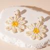 Brincos de Flor de Pétala Tecidos à Mão Doces de Início de Primavera, Modernos, Frescos, Versáteis e Elegantes Brincos de Alta Qualidade para Mulheres