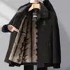 Jaqueta Masculina de Outono e Inverno 2026, Acolchoada com Forro de Fleece e Gola Grande de Pelo, Jaqueta Casual para Meia-Idade e Idosos, Casaco Grosso de Chenille