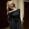 Camiseta de manga larga asimétrica de un solo hombro estilo coreano para mujer, top fino de verano protector solar, ajuste ceñido y que realza la figura
