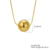 Collar Nuevo para Mujer Transfronterizo, Responsivo a Todas las Solicitudes, Cadena Hueso de Serpiente con Bola Pequeña de Oro, Collar de Acero de Titanio, Joyería Versátil Simple y Personalizada para Mujer