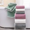 Conjunto de duas peças de toalha de banho em fleece de coral, absorvente, macia, de secagem rápida, para uso doméstico de adultos, toalha de banho grande, atacado de fábrica e personalização