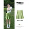 Falda satinada de acetato verde para mujer, minifalda bodycon de línea A para verano, impresionante vestido de verano para salidas y días soleados