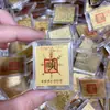 9992Mg El Dinero Importa Más Gato de la Fortuna Dios de la Riqueza Pegatina Dorada para Teléfono Soporta Venta al por Mayor y Personalización de Mercancía de Celebridades