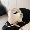 Bolso de mano de felpa de alta gama para mujer, pedido extranjero, nuevo bolso de hombro de felpa Otoño e Invierno 2025, bolso cruzado lindo de nicho