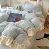 Conjunto de cama de quatro peças estilo coreano, de veludo de leite com renda, qualidade A, para o inverno, com fronha de coral fleece e lençol com forro de fleece