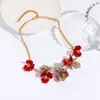 Nuevo Collar Versátil de Acrílico Xinlan con Sutil Diseño Floral, Colgante Único, Cadena de Estilo Europeo y Americano, Cadena Vintage para Suéter