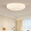 Luz de dormitorio principal en estilo crema, luz con forma de pastel, luz creativa nórdica acogedora y romántica para habitación, luz de techo moderna para estudio que protege los ojos