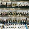 Pendientes retro vintage de la época medieval, de entrada de nicho, de lujo, de alta gama, de moda, estilo cortesano, elegantes pendientes de perlas.