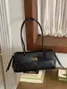 Bolso tipo baguette acolchado de estilo europeo y americano con bordado, bolso de hombro de moda para el día a día, bolso de mano versátil de gran capacidad