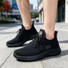 Zapatos deportivos y casuales para hombre de comercio exterior al por mayor, transpirables de tejido fly-knit, nuevos modelos de primavera y otoño, zapatos de tela Old Beijing, cómodos para mediana edad y ancianos, en stock