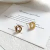 Brincos Vintage Exquisitos de Moeda de Cobre com Gelo Cristalino Vazado, Design Delicado e Compacto, Brincos Estilosos e Versáteis com um Toque de Moda Único
