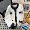 Suéter de Tricô Cardigan com Gola Redonda em Veludo Imitação de Minky de Cor Contrastante para Homens e Mulheres, Solto, Cheiroso, Versátil e Atmosférico