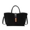 Bolsa Tote Grande de Textura Retrô Europeia e Americana para Mulheres 2025 Nova Primavera Fosca Roupas de Trabalho Versátil Bolsa de Ombro de Mão