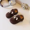 Pantufas fechadas estilo Birkenstock com estampa de cachorrinho fofo para mulheres, confortáveis, com sola grossa, para uso externo no outono, tamanco estudante Birkenstock