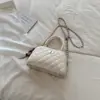 Bolsa pequena muito estilosa e atraente, nova moda outono 2026, bolsa de ombro único e transversal, corrente com padrão de diamante, bolsa quadrada pequena única
