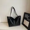 Bolsa Grande Capacidade da Moda Feminina 2026 Nova Leve Luxuosa Design de Nicho Bolsa de Ombro Único Para Sair Ir ao Trabalho Bolsa Tote de Axila
