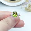 Anillo de olivino natural de imitación de nuevo estilo para mujer, diseño de nicho, fresco, simple, color verde amarillento, anillo tesoro ajustable de boca abierta