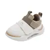 Zapatos deportivos para niños con parte superior de cuero, modelos populares de primavera y otoño, zapatos para bebés para niños y niñas, zapatillas casuales antideslizantes para correr para niños, disponibles para venta al por mayor