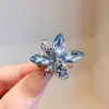 Broche de nuevo estilo para mujer, sentido de alta gama, nicho, broche al por mayor, pin de alta calidad, temperamento, fijación para ropa, traje, joyería de perlas