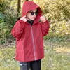 Jaqueta de Outono para Meninos Três em Um Corta-vento Roupas Infantis Estilo Primavera e Outono Roupa Superior à Prova de Vento e Impermeável para Bebês Roupa de Exterior para Meninos