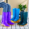 Botas de lluvia para mujer al por mayor tubo alto tubo medio moda forro de polar zapatos de goma para trabajo en cocina botas de lluvia zapatos de agua cálidos antideslizantes adulto