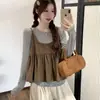 Conjunto de dos piezas para mujer 16833: Camisola de tirantes con capas y abertura floral dulce de principios de otoño y camiseta de manga larga