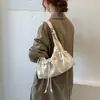Bolsa de mão feminina grande capacidade estilo retrô, novo design, bolsa tote plissada simples, bolsa de ombro minimalista e bolsa de axila