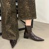 Botas Curtas de Bico Fino para Mulheres 2026 Outono e Inverno Novo Estilo Botas de Salto Grosso Botas Curtas para Mulheres Botas Estreitas de Nicho Salto Alto Botas Martin