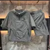Verão Masculino Casual Roupa de Trabalho com Capuz Manga Curta Shorts Esportivo Conjunto de Duas Peças Marca da Moda Solto Secagem Rápida Calças Multibolsos