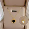 Collar Doble Cara de Acero de Titanio con Números Romanos en Blanco y Negro para Mujer, Cadena de Clavícula Simple y de Moda, Juego de Joyería de Alta Gama que No se Desvanece