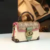 Bolso Cuadrado Pequeño Patchwork Vintage de Venta Caliente Transfronterizo Nuevo Modelo 2026 con Hebilla de Carruaje Bolso de Mano y Bolso Cruzado Retro para Mujer, Disponible para Dropshipping