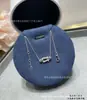 Collar y Pulsera de Herradura de Oro V de Alta Gama Incrustados con Diamantes Fred, Tamaños Pequeño y Mediano, Cadena Clavicular Plateada en Plata 18K con Diamantes Medios y Completos