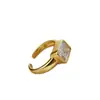 Anillo Grande de Diamante Dorado Lele Jewelry Anillo de Diseño Moderno Elegante Sencillo para Mujeres Anillo de Compromiso para el Trabajo