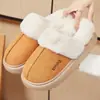 Chinelos de algodão, tamanho grande para mercados internacionais, para uso interno, com forro de pelúcia, design fácil de calçar, quentes e confortáveis