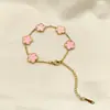 Pulseira Flor de Cinco Pétalas em Aço Titânio Dourada Pulseira Feminina Luxo Leve Simples Banho de Ouro 18K Joia de Aço Inoxidável