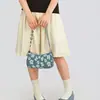 Nova bolsa de ombro com bordado floral estilo coreano 2026, bolsa feminina com corrente no ombro, versátil e moderna para o uso diário