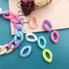 Pacote com 100 Peças Sortidas Clips de Corrente de Plástico Acrílico Coloridos Divertidos Clips em Forma de U Acessórios para Chaveiro Corrente de Celular