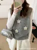 Colete Tricotado Feminino Outono Inverno Novo Estilo Flor Bordada Tridimensional Gola Redonda Sem Mangas Versátil para Camadas Suéter Echarpe