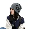 Chapéu de tricô para mulheres, novo estilo outono/inverno, com padrão jacquard floral, design coreano, versátil, quente, cobre as orelhas e estiloso, fazendo o rosto parecer mais atraente