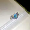 Anillo de Uva Pudín de Zirconia Estilo Ins Coreano Diseño Exquisito Anillo para Dedo Índice de Nicho Pendientes Versátiles de Lujo Ligero para Mujeres