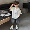 Conjunto de Verão para Meninos com Camiseta Bordada em Strass e Conjunto de Manga Curta, Roupas Infantis Casuais Estilosas e Modernas para Meninos Jovens